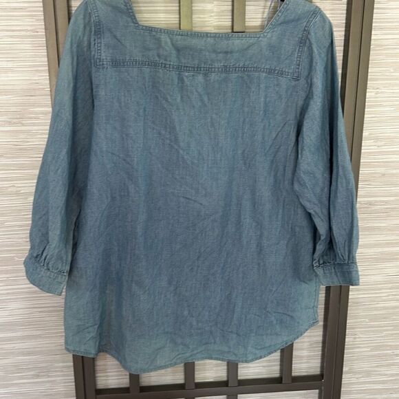 Time and Tru denim chambray lightweight three-quarter sleeve top size M blouse - Picture 4 of 4